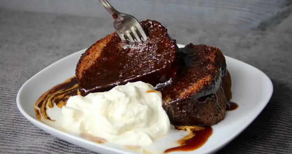Koken met koffie - Sticky toffee pudding 950x500